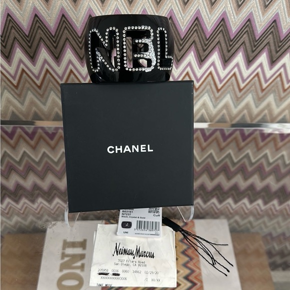 RARE CHANEL Resin & Crystal Cuff - Picture 2 of 5